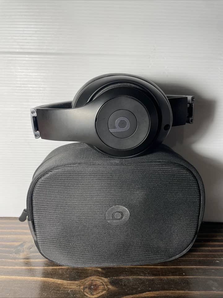 Beats Studio Pro Headphones & Earbuds New Black
