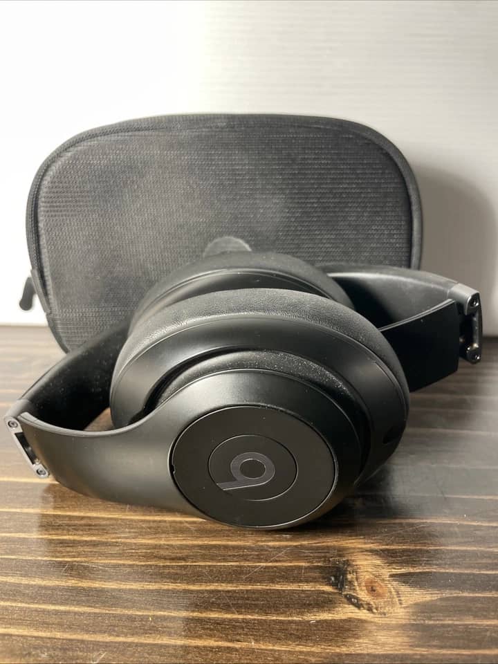 Beats Studio Pro Headphones & Earbuds New Black