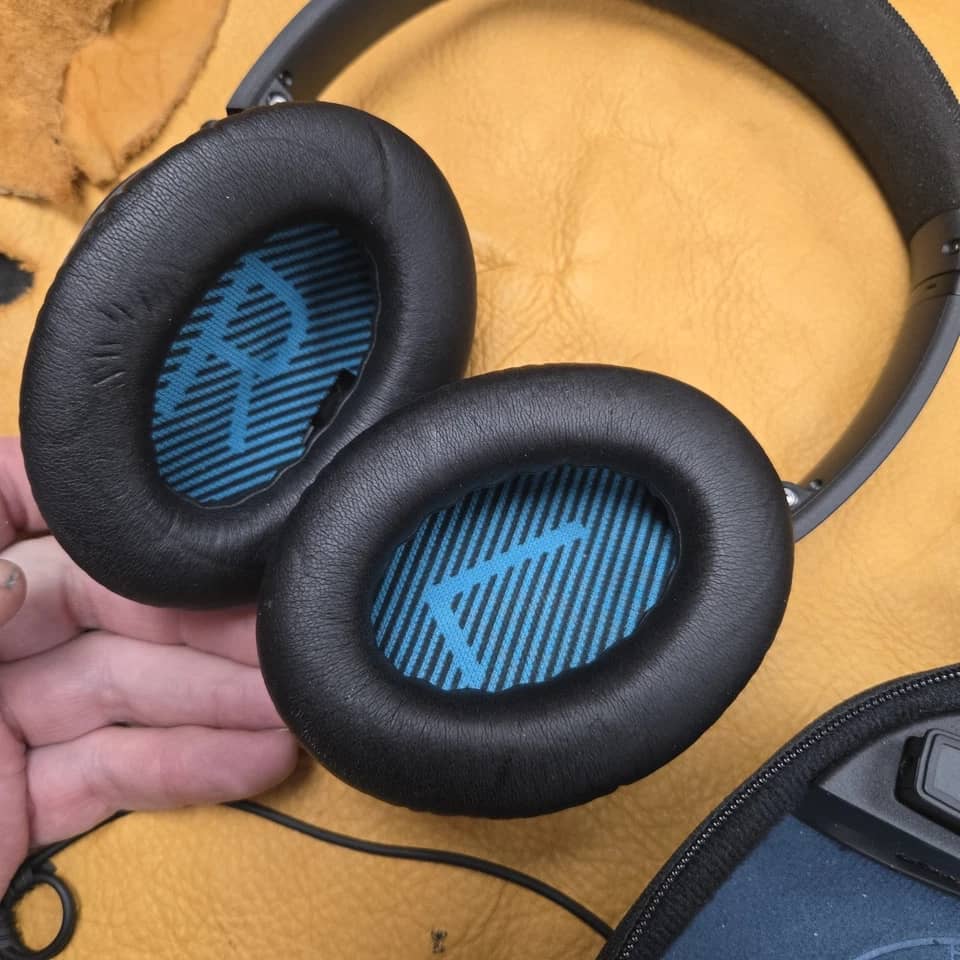 Bose QuietComfort 25 Headphones & Earbuds Refurbished - Excellent Transparent