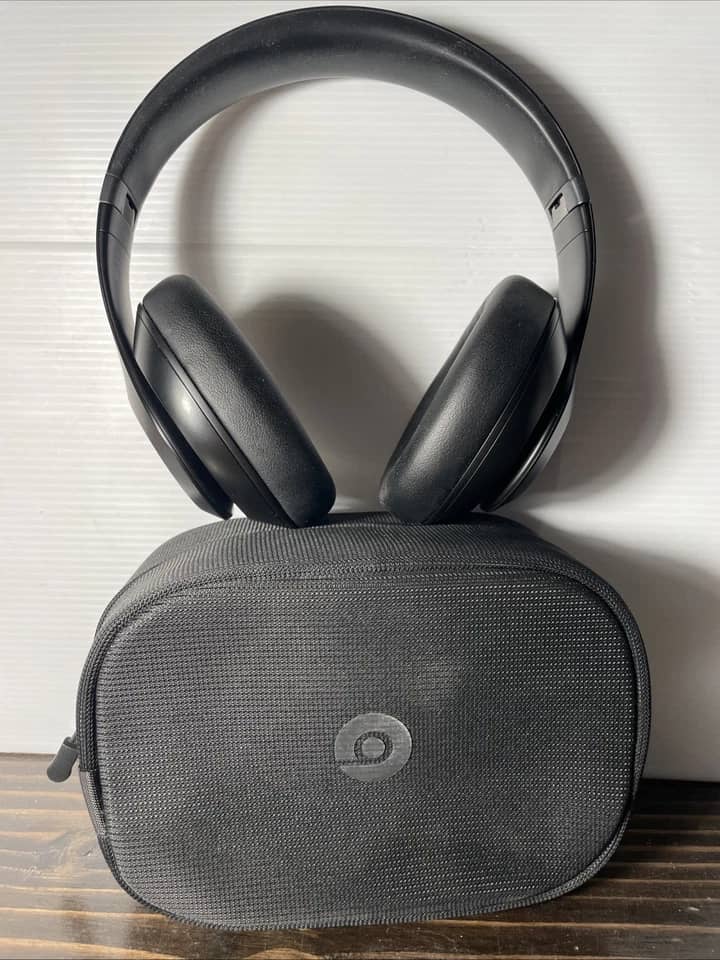 Beats Studio Pro Headphones & Earbuds New Black