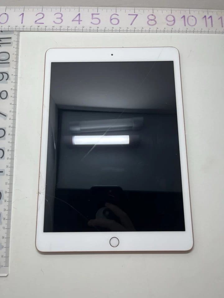 Apple iPad 7 Tablets 10.2" Gray 128GB Refurbished - Premium
