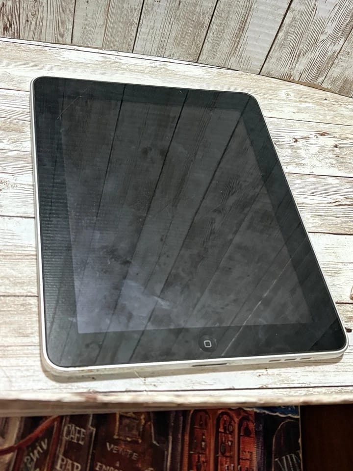 Apple iPad 1st Tablets 10.5" Black 256GB Refurbished - Excellent